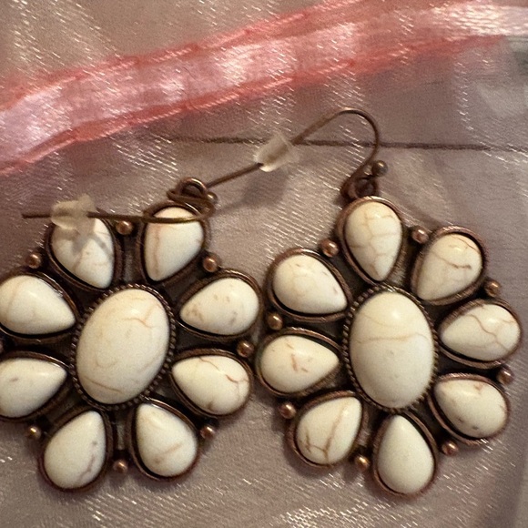 Elegant White and copper squash blossom Necklace Set - Picture 5 of 6